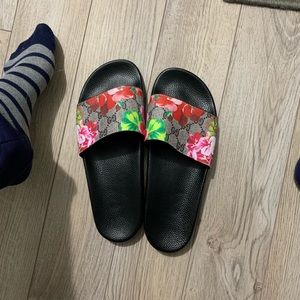 Gucci slides barely worn size 10